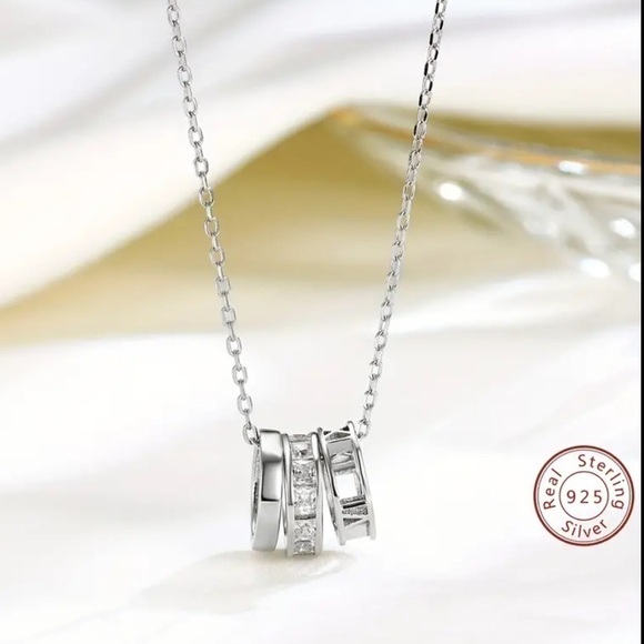 S925 Sterling Silver Minimalist Zircon Three-Ring Circle Pendant Necklace - Picture 9 of 9